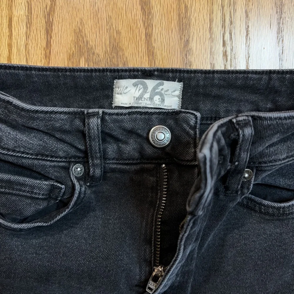 Free People‎ We the Free Black Women's 26 (24X30) Raw Hem Skinny Jeans